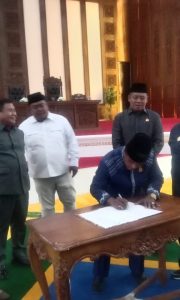 DPRD Taliabu Tetapkan Bupati Baru, Aliong Mus Resmi Diberhentikan