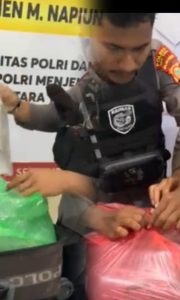 Polisi Bongkar Modus Unik, Dua Koper Besar Berisi Cap Tikus Ditaburi Kopi ‎