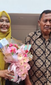 Kades Kota Batu Raih Predikat Lulusan Terbaik di Wisuda Sekolah Pemerintahan Desa 2025