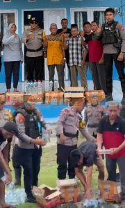 Sikat Miras Jelang Pergantian Tahun, Polsek Siap Gela Musnahkan Ratusan Botol