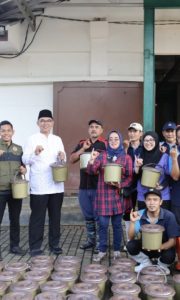 Peringati Idul Adha 1447 H, Sekda Ajat Rochmat Jatnika Tinjau Langsung Penyembelihan Hewan Kurban di RPH Cibinong