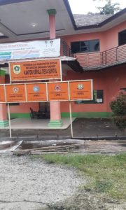 Pemdes Sentul Salurkan Bantuan Beras Bulog dan Minyak Goreng ke 800 KPM
