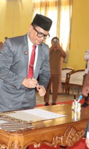 Resmi Dilantik, Dr. Yosar Kardiat Jabat Sekda Definitif Pulau Taliabu, Bupati Tekankan Penguatan Reformasi Birokrasi